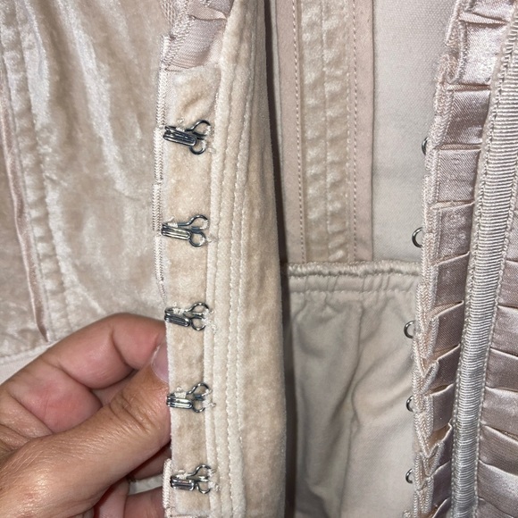 WHBM Velvet Accordion Pleated Ruffle Blazer 4 - Picture 4 of 15